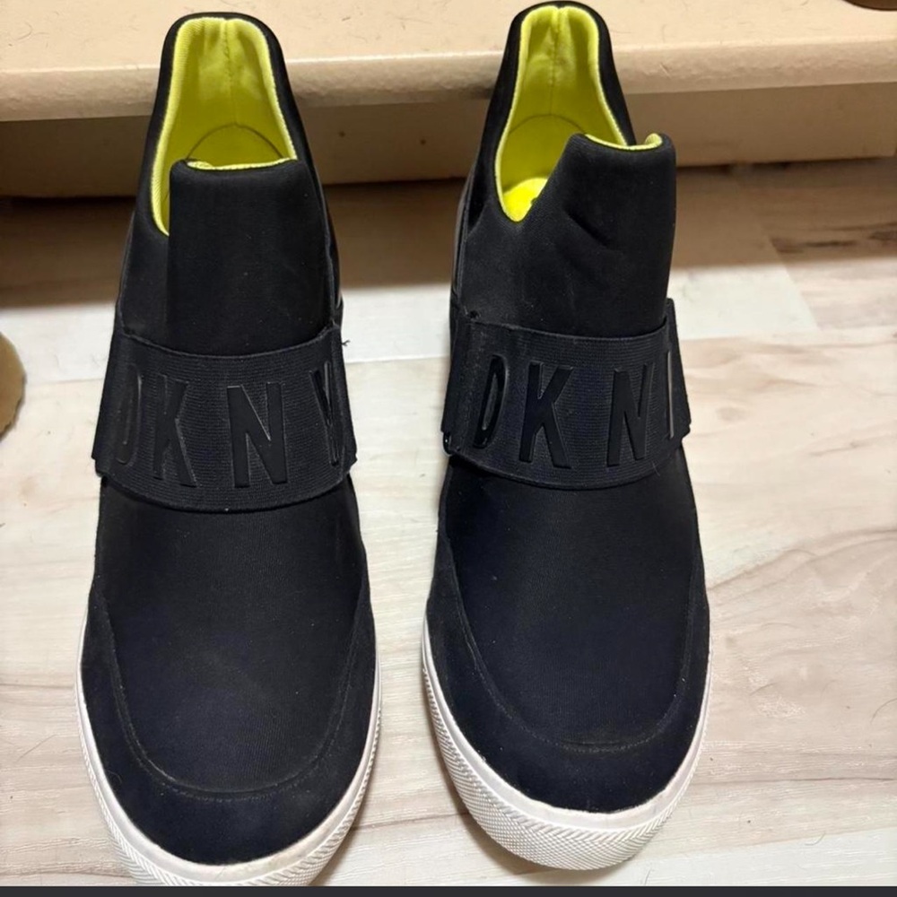 DKNY Men's Black and Yellow Slip-On Sneakers